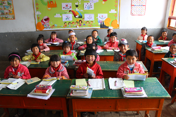 外语学院赴鸣鹿乡大东沟村小学开展文化下乡活动