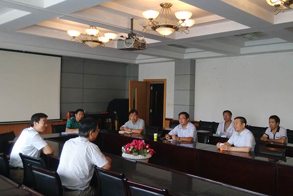 副校长党建武检查新学期实验教学情况