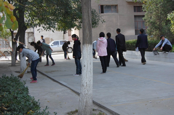 铁道技术学院开展美化校园公益劳动