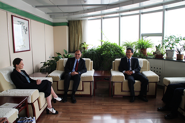 美国依阿华州立大学设计学院代表团来校访问