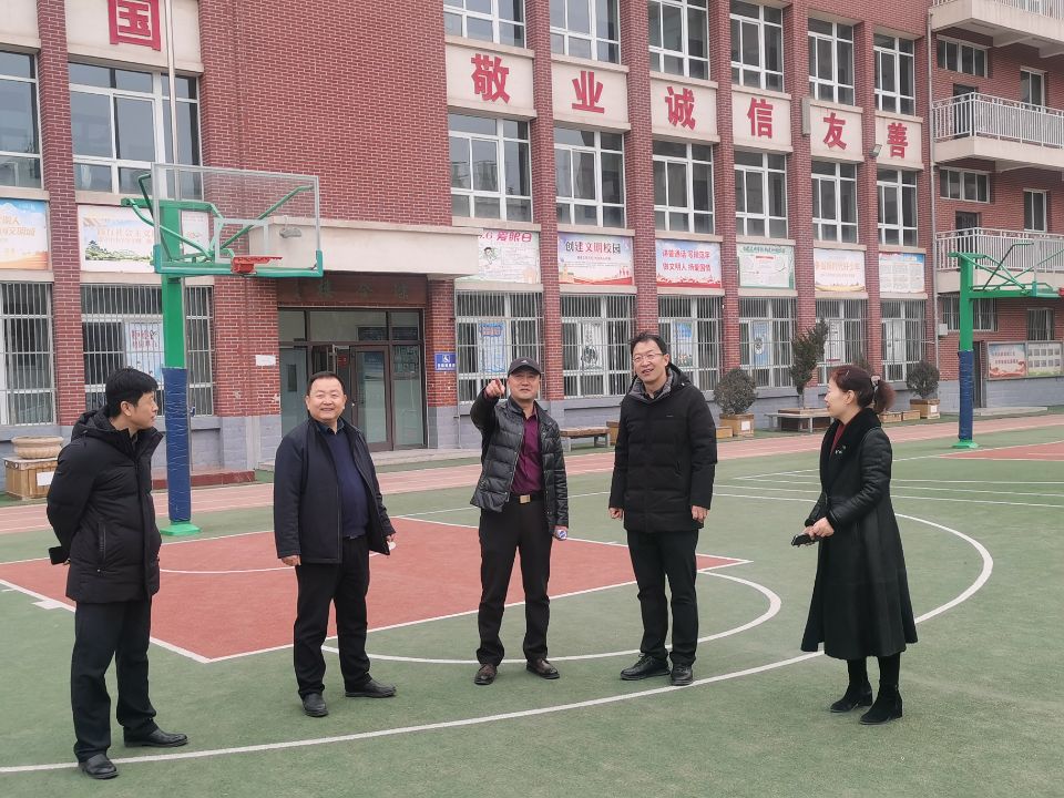 校领导检查附属中小学幼儿园安全工作