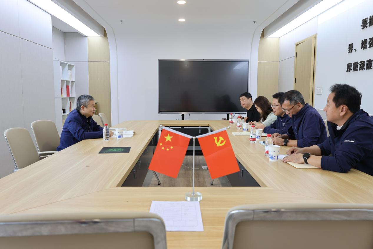 校领导深入图书馆开展专项调研