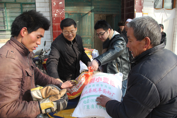 自动化学院赴康乐县鸣鹿乡尕鹿村进行慰问