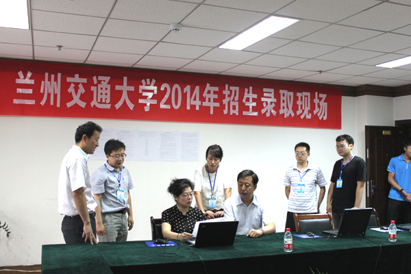 党委书记王萍校长杨子江视察2014年招生录取工作