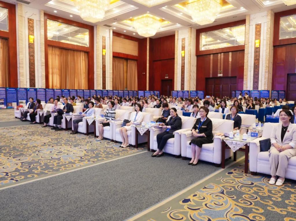 我校女教师代表参加甘肃省科技创新巾帼行动主题展