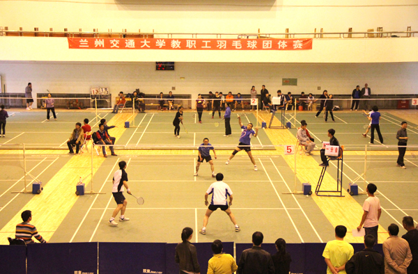 教职工羽毛球混合团体赛预赛落幕