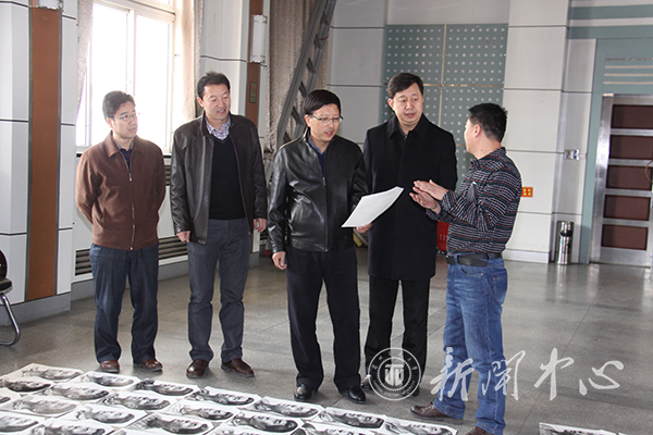 校长杨子江检查指导2015年艺术类专业招生阅卷工作