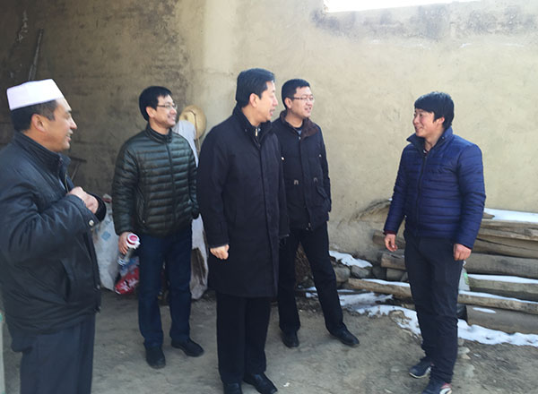 副校长马军党带队赴康乐县开展精准扶贫调研及节前慰问