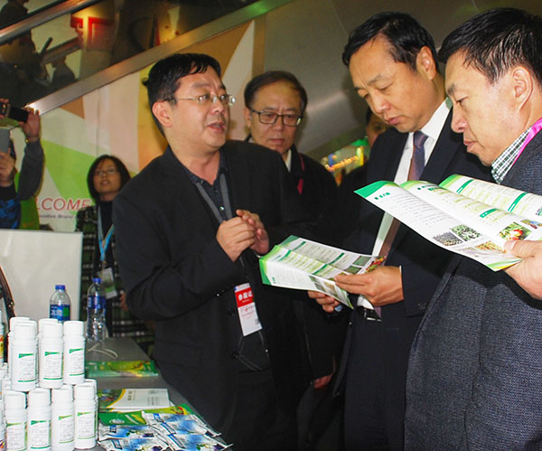 我校自主创新研发生物农药产品参展第二十二届杨凌农高会