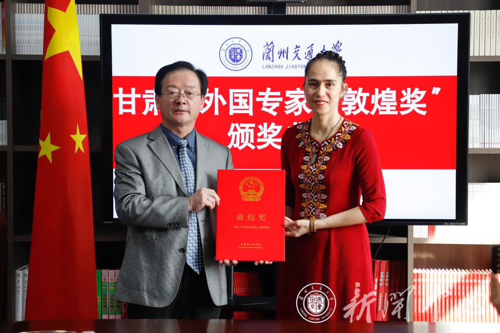 我校外籍教师SARYYEVA JAHAN（加汉）喜获2022年甘肃省外国专家“敦煌奖”