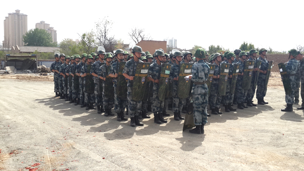 我校民兵应急分队参加安宁区人民武装部应急拉练