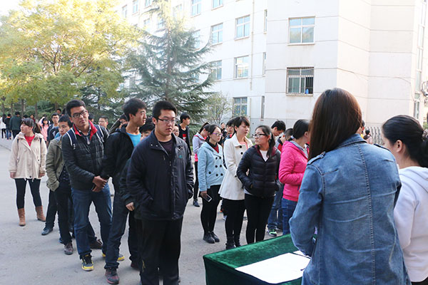   学生公寓管理中心开展月度百佳学生宿舍评选活动