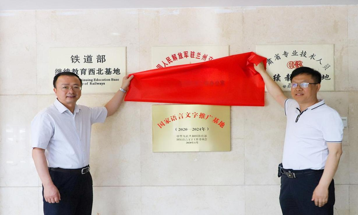 【喜迎二十大 奋进新征程】文学院——殚精竭虑免愧怍 不待扬鞭自奋蹄