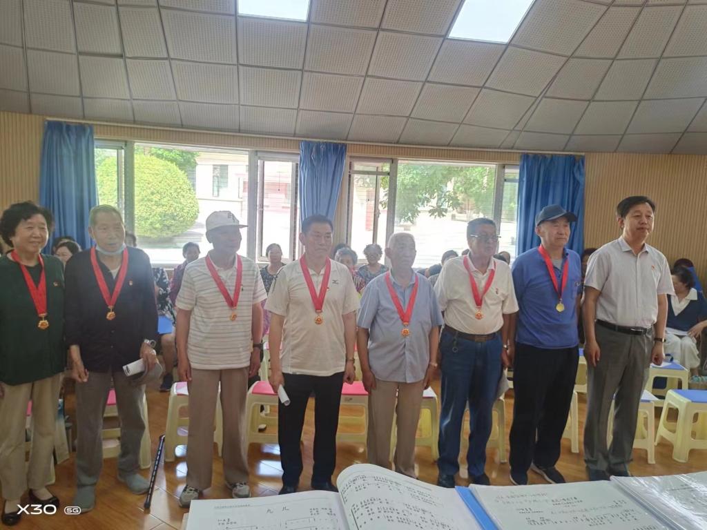 学校举行2022年“光荣在党50年”纪念章颁发​仪式