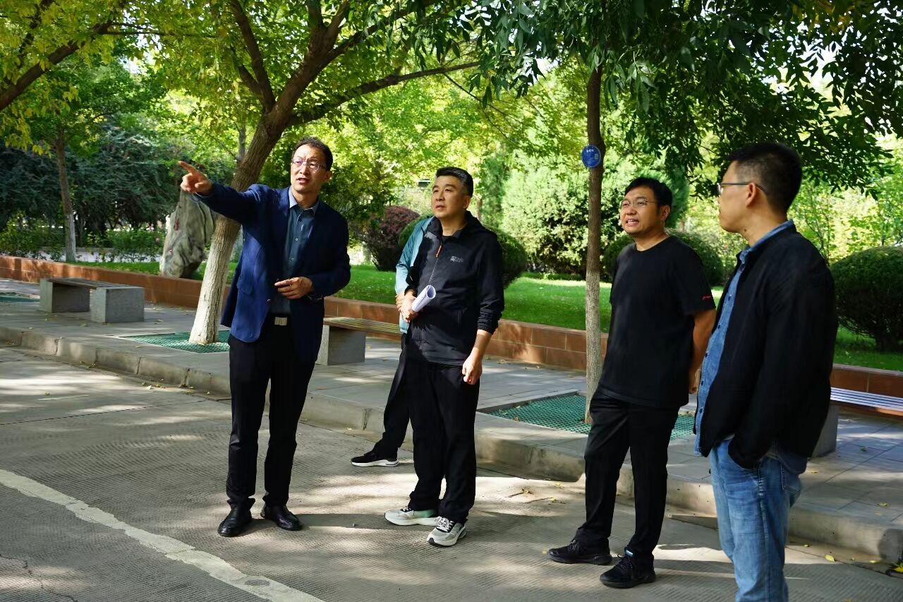 校领导带队检查后勤服务保障工作