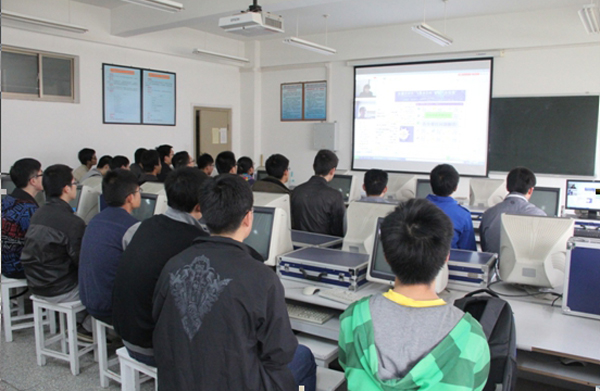 我校组织参加第九届全国大学生“飞思卡尔”杯智能汽车竞赛网络培训会