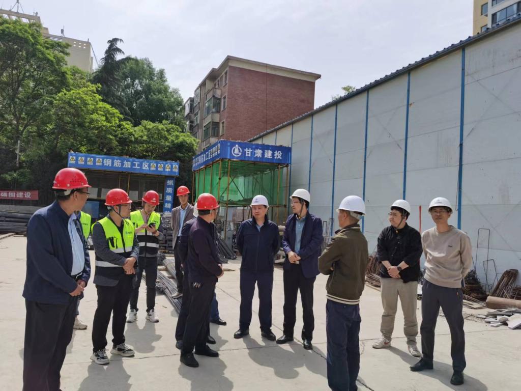 校领导调研指导学校在建工程项目