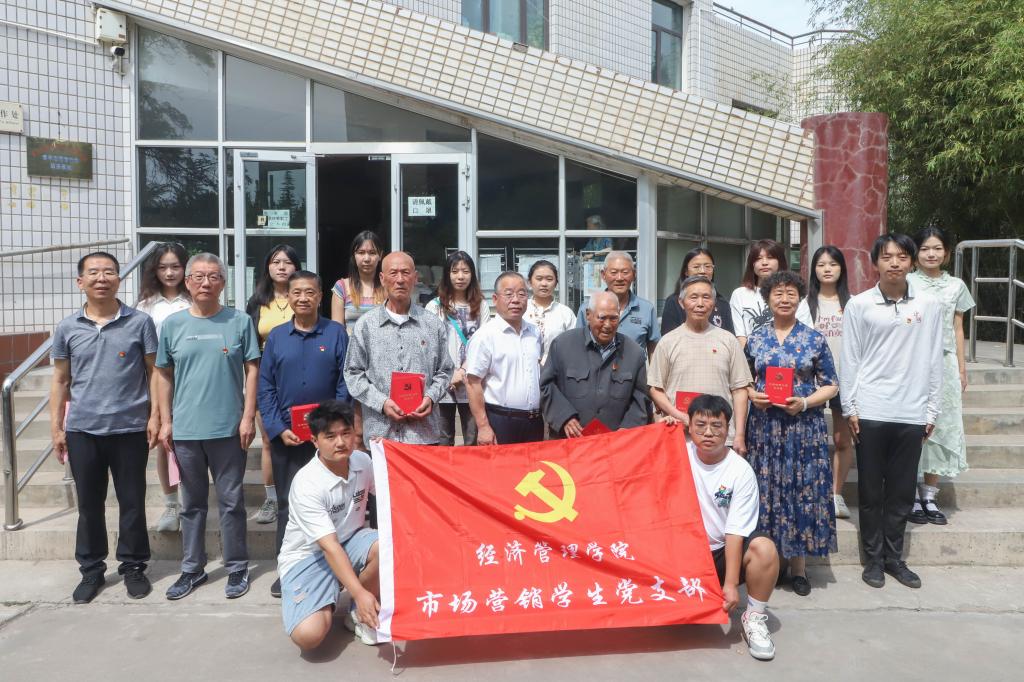 学校举行“光荣在党50年”纪念章颁发仪式