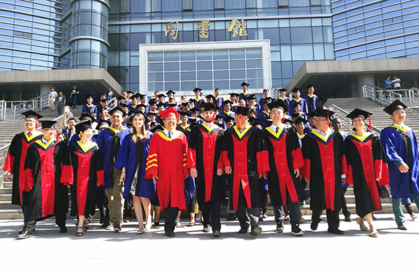 被校长点赞的骄子们----- 2017届优秀毕业生风采展(1)