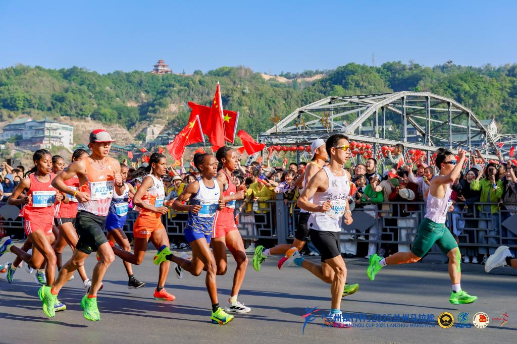 我校跑者在2025兰州马拉松比赛中取得佳绩