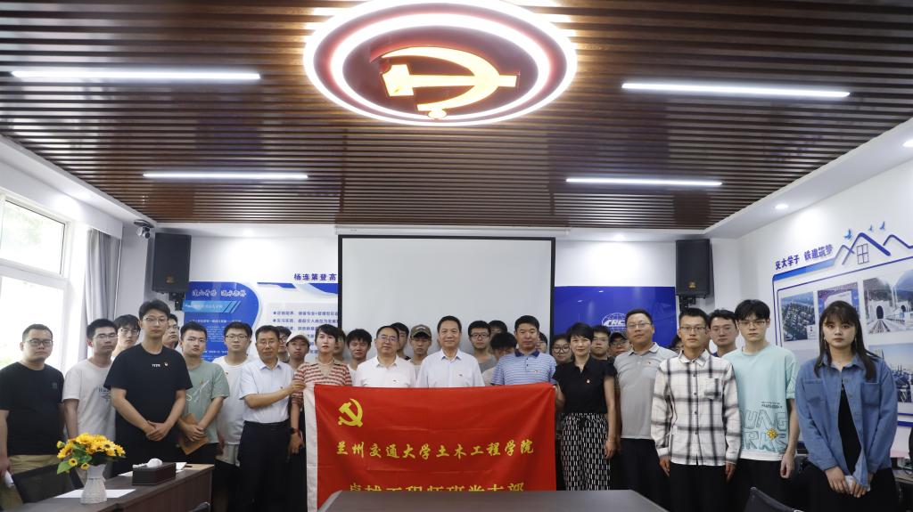 校领导深入开展“七进”工作密切联系学生