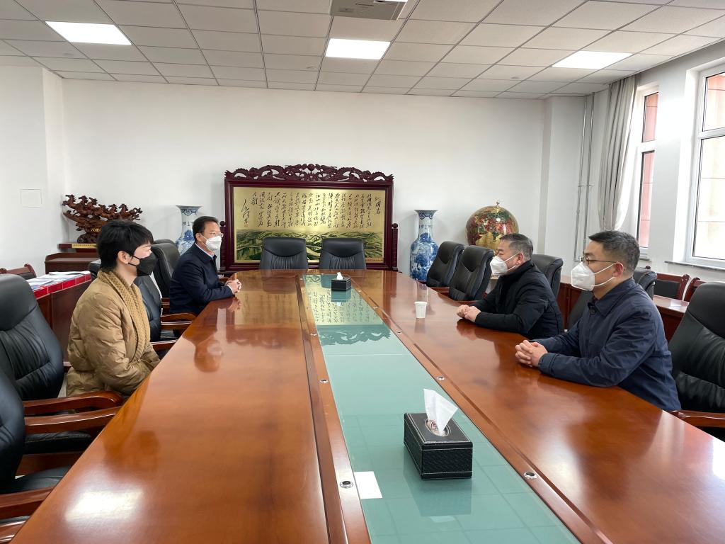 学校开展走访慰问统战成员活动