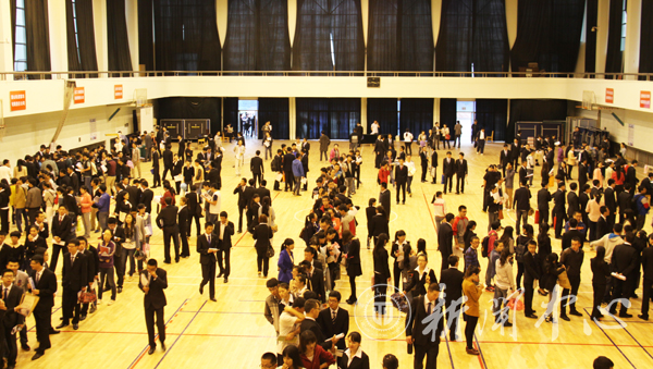 中国北车校园招聘会举行 千余名学子踊跃应聘