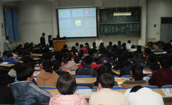 我校第四届大学生交通安全知识大赛成功举办