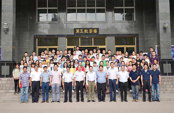 学校举行“环龙”“桑德”“德威华泰”奖学金颁奖典礼