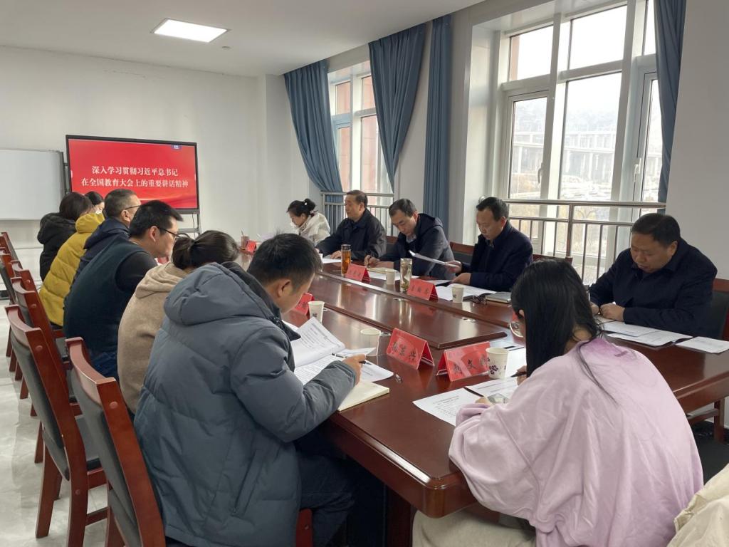 校领导深入文学院调研指导工作