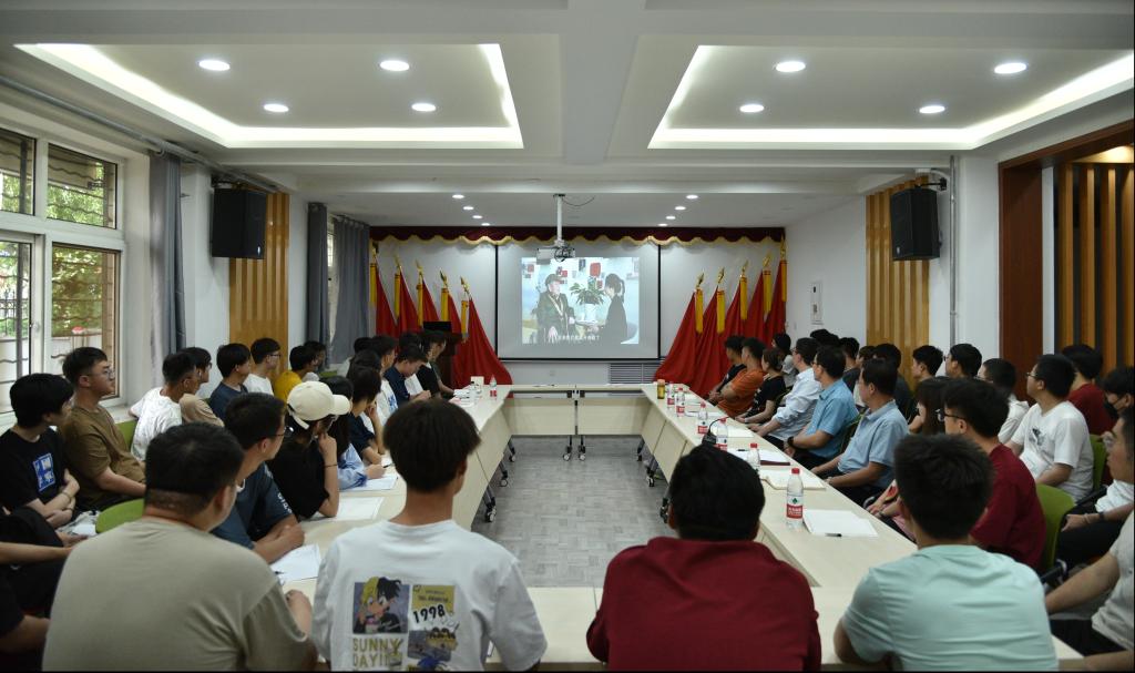 校领导与机电学子畅谈青年成长