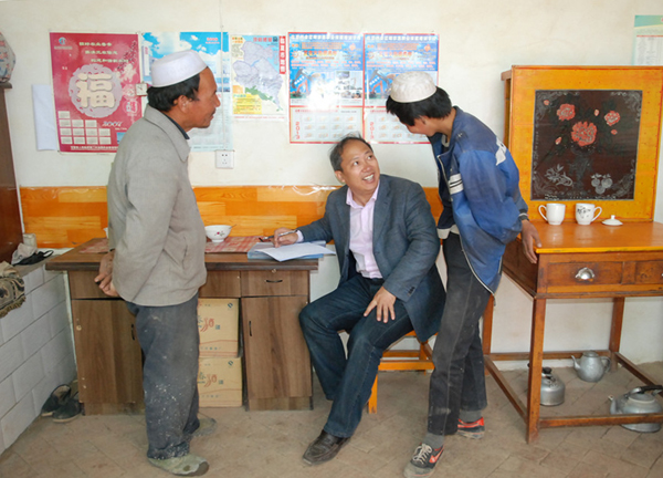 第三小组赴和政县三合镇二甲村入户调研