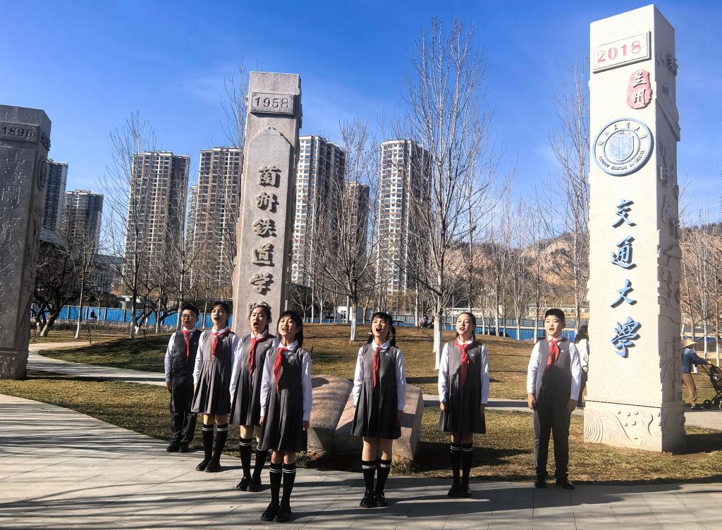 文化符号显魅力 童心共筑团结情——兰州交大附属小学“天佑少年”以童声演绎陇原团结密码