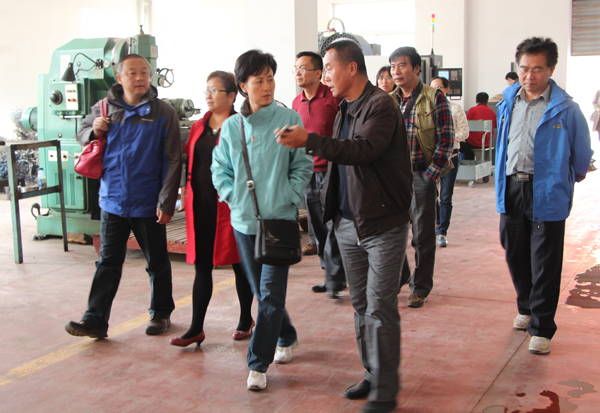 学校组织党外代表人士开展“同心”实践活动