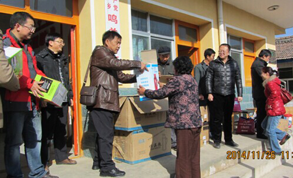“双联”动态：第四组开展初冬“送温暖”活动