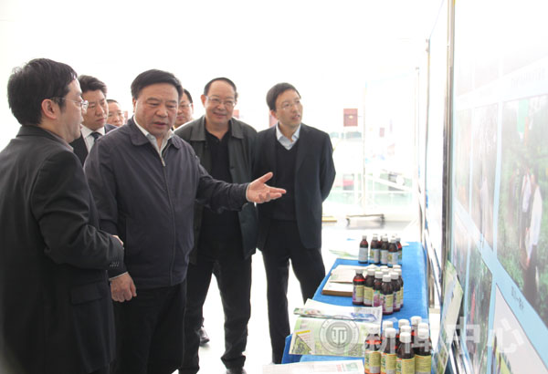 甘肃省工信委主任李平来我校调研