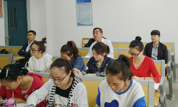校党委副书记纪委书记买寿清深入课堂听课调研