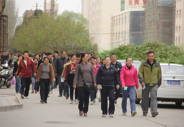 我校2014年春季教职工健步走活动周圆满结束