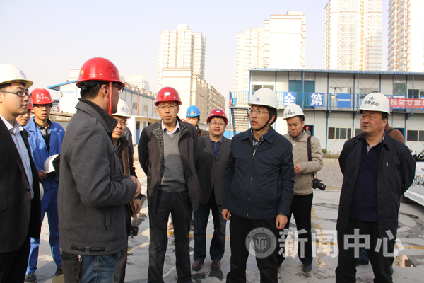 校长杨子江检查部分重点基建项目施工情况