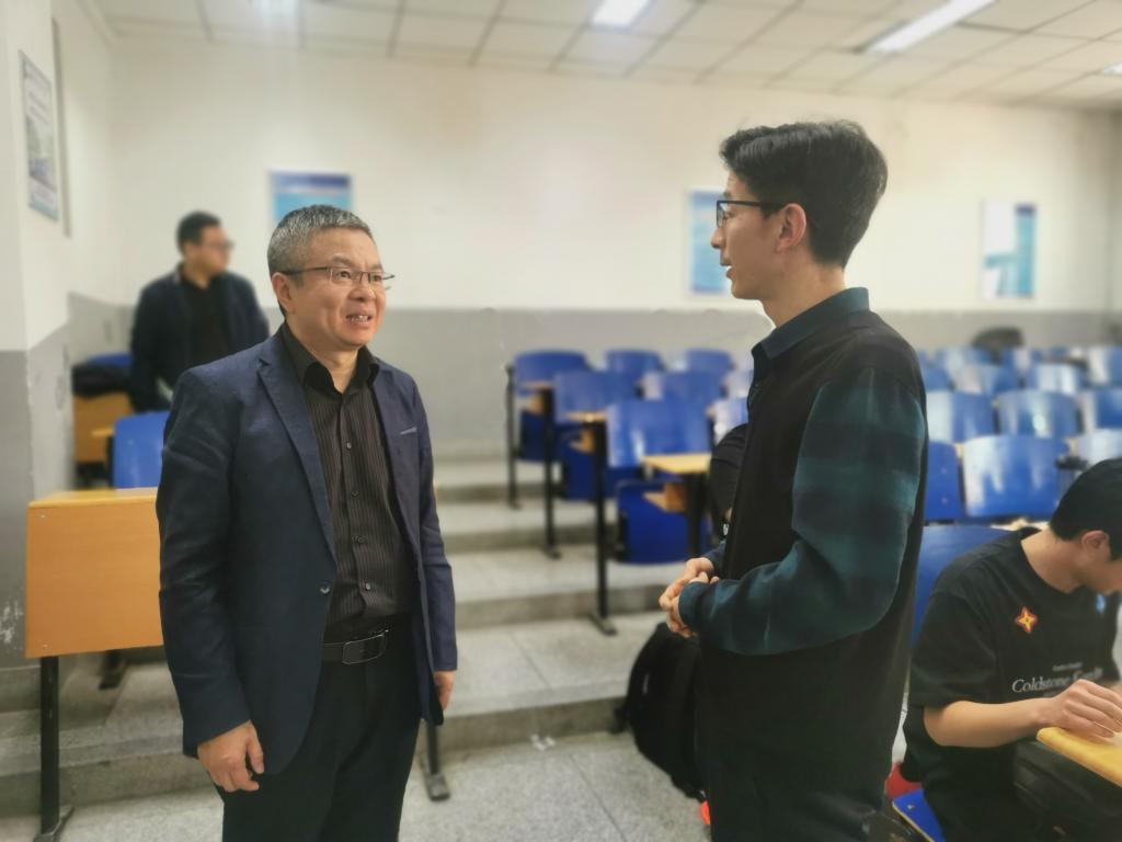 校领导深入课堂听评思政课