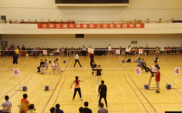 教职工羽毛球混合团体赛预赛落下帷幕