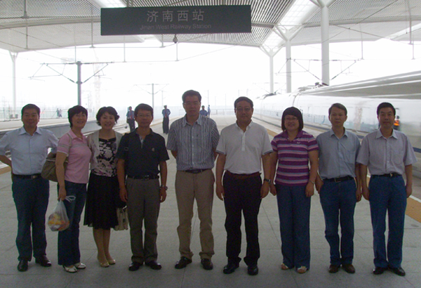 党委书记俞建宁校长任恩恩应邀体验京沪高铁