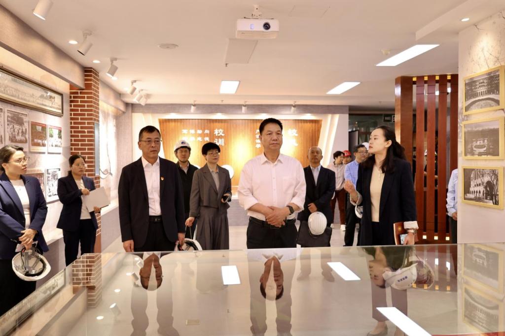 校领导深入图书馆档案馆开展调研工作