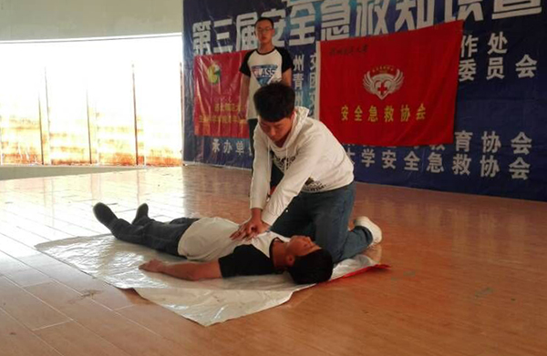 兰州市高校第三届安全急救知识暨技能大赛在我校举办