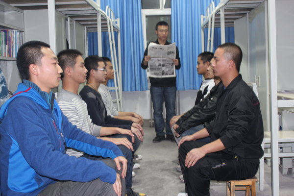 我校国防生大队认真学习贯彻《关于依托普通高等教育