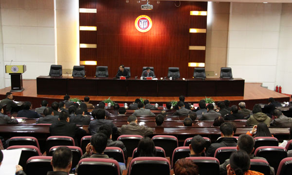 学校通报教育实践活动校领导班子专题民主生活会情况