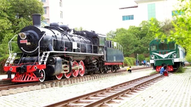 夏日的火车头