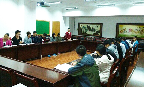 测地学院开展“社会主义核心价值观”校园明辨会